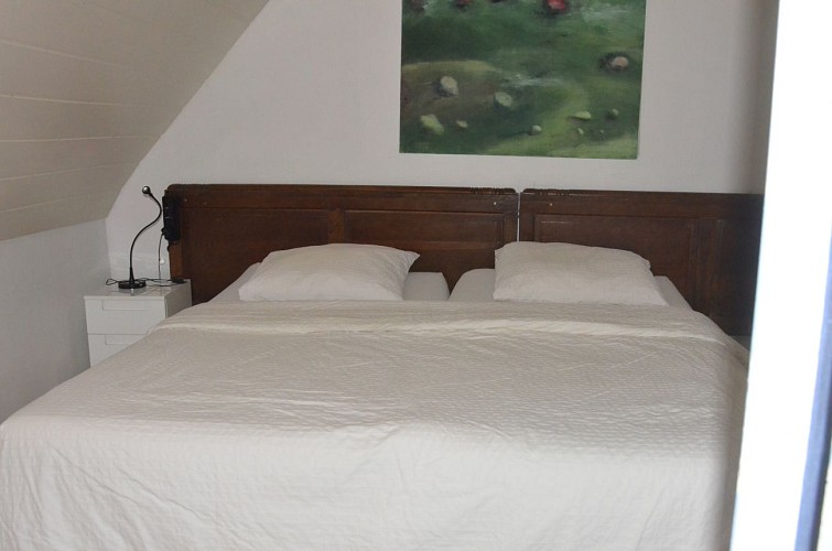 DSC_2201La chambre avec son très grand lit qui se divise en deux