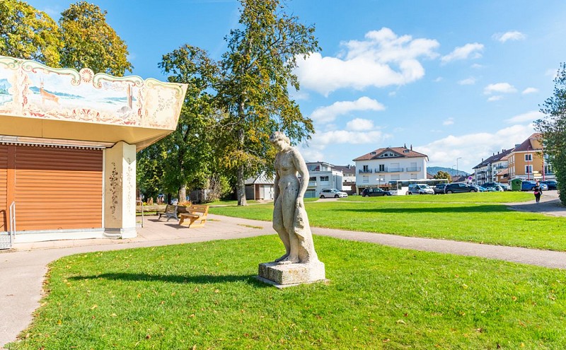 The lady of the lake - statue