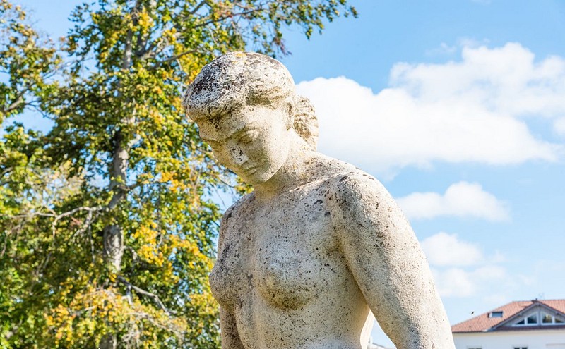 The lady of the lake - statue