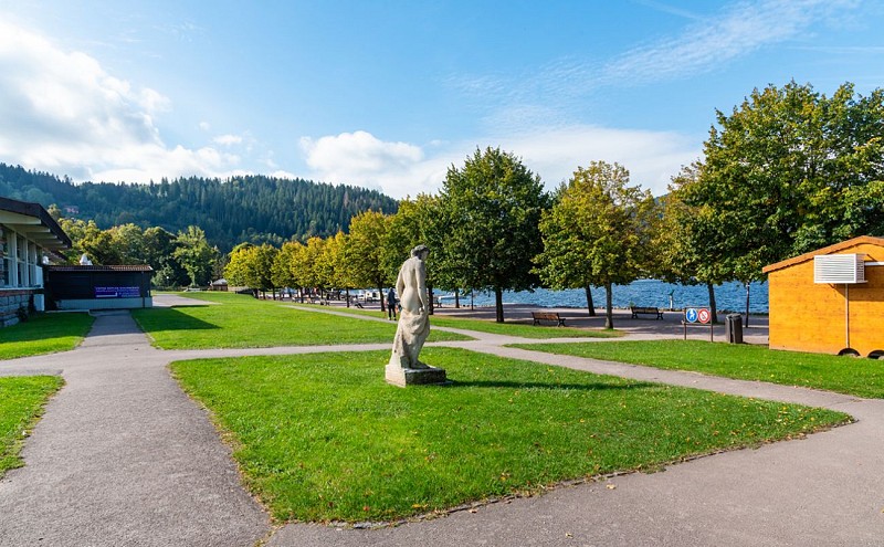 The lady of the lake - statue