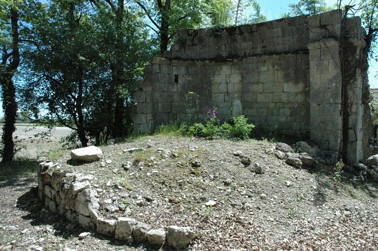 Ruine église Monmarvès 05-12