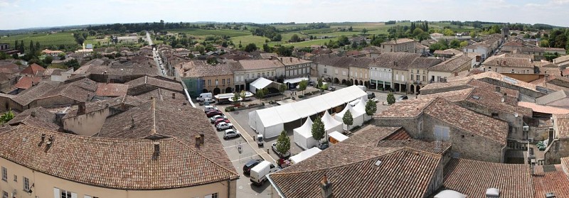 Sauveterre de Guyenne place et arcades