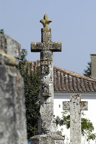 La croix hosannière d'Amuré