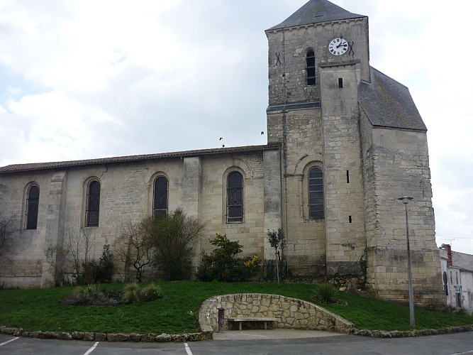 Église Saint Pierre à Mauzé sur le Mignon 