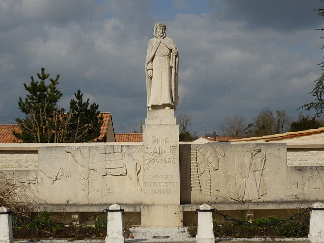 Statue René Caillé