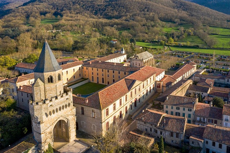 ABADIA ESCUELA