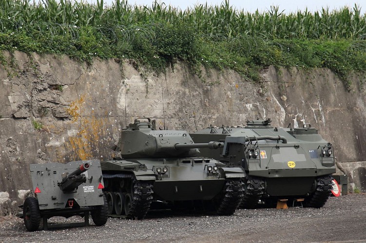 Fort d'Aubin-Neufchâteau - Dalhem - chars