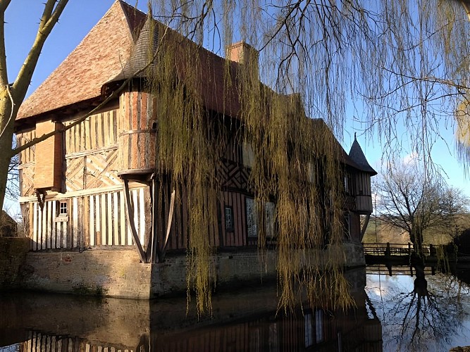Manoir de Coupesarte entre Lisieux et Livarot douves