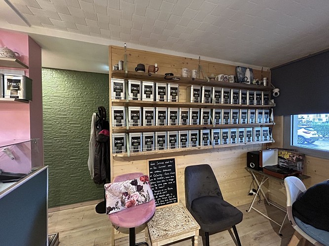 Coffee_and_tea_Mur_de_thés_Courseulles