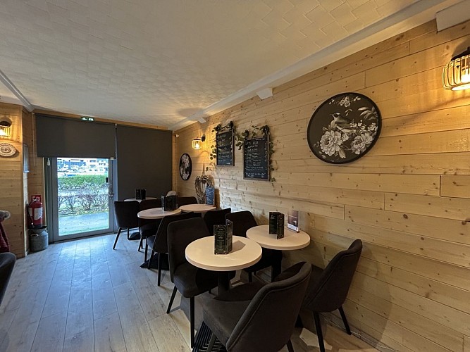 Coffee_and_tea_Tables_Courseulles