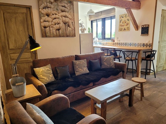 la pièce à vivre avec canapé convertible du gite Pierre Forte