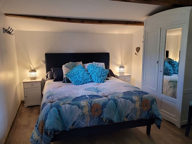 la chambre avec lit 160x200 du gite Pierre Forte