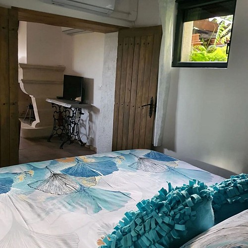 la chambre avec lit 160x200 du gite Pierre Forte