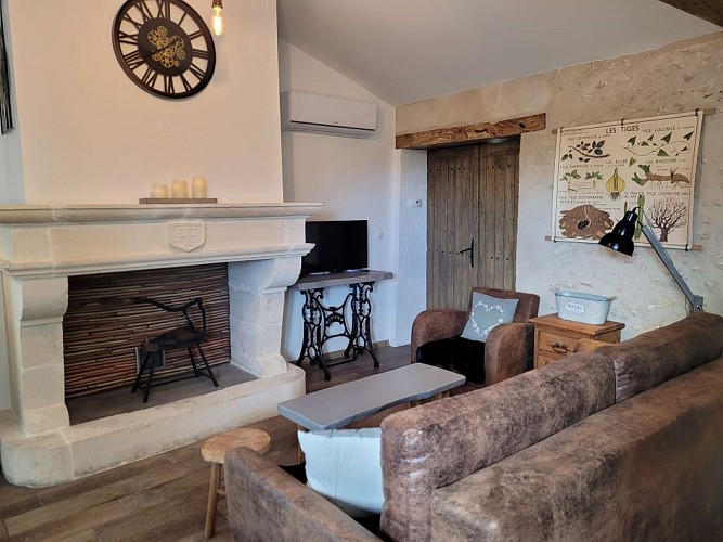 la pièce à vivre avec canapé convertible du gite Pierre Forte