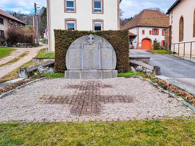 DIE KIRCHE SAINT-PIERRE IN REHAUPAL