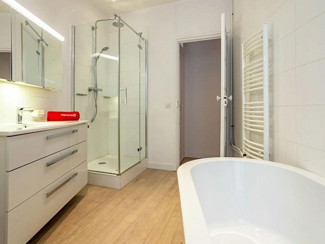 tr_h-1200,w-1600,pr-true,fo-auto