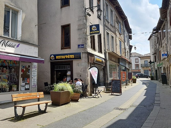 Terrasse du Restau'Pâtes à Saint-Léonard de Noblat©M.IHDI