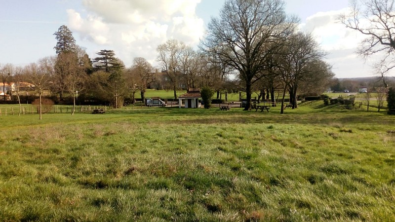 AIRE DE CAMPING-CARS