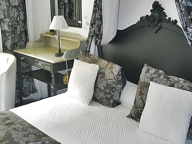 Hotel St Louis à Lisieux - chambre 2