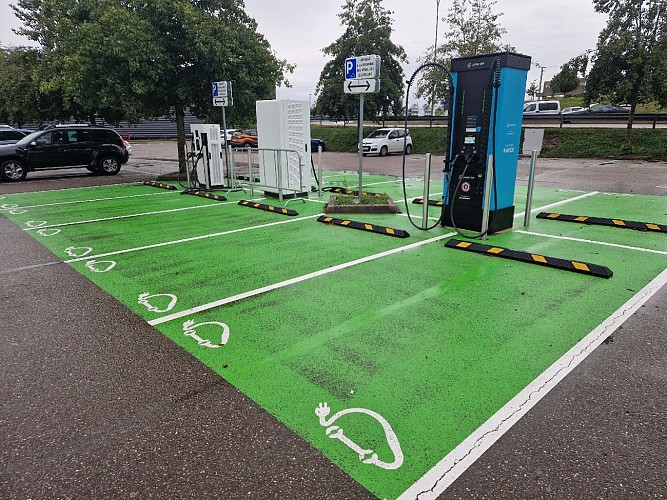 Bornes de recharge pour véhicule électrique - Carrefour