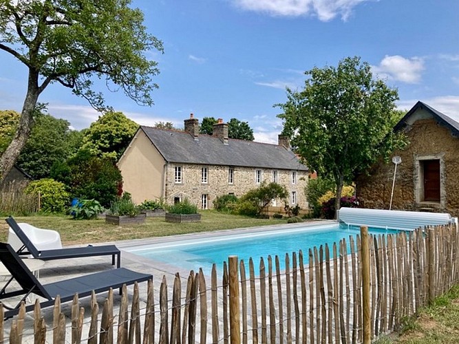 Gite saint sauveur villages la rondehaye le glatin stéphane céline maison sous les pommiers le petit gite (16)