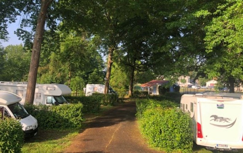 10-landes-pouillon-aire-camping-car-park