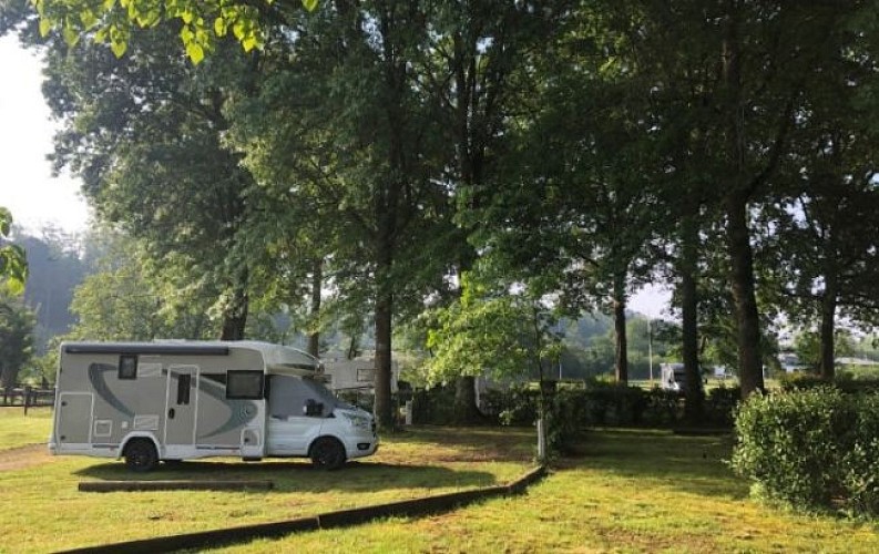 11-landes-pouillon-aire-camping-car-park