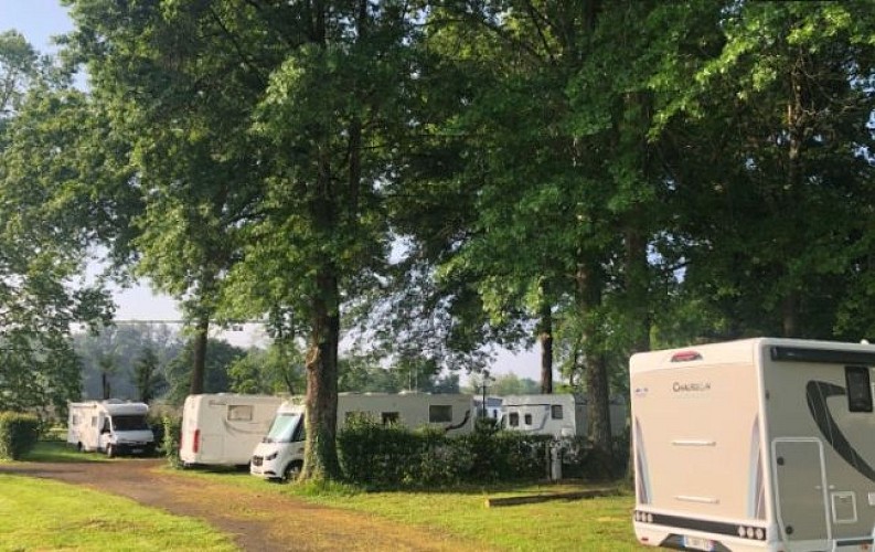 12-landes-pouillon-aire-camping-car-park