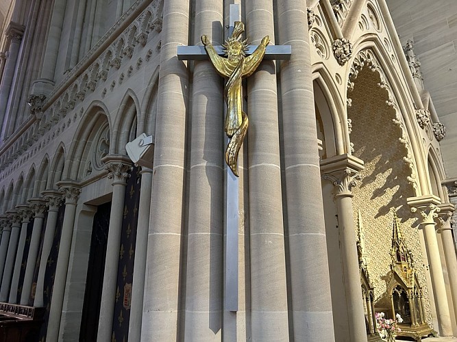basilique-douvres-croix