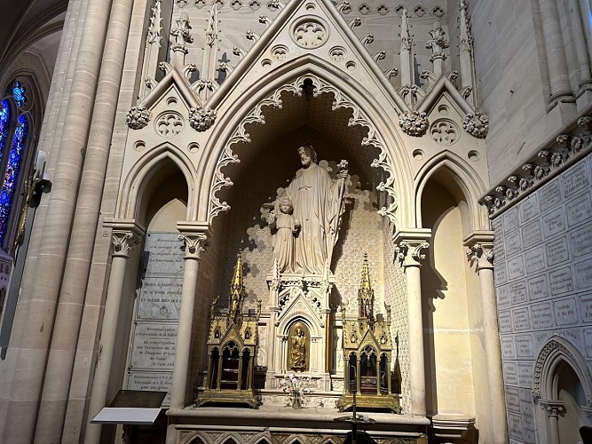 basilique-douvres-interieur-scultures