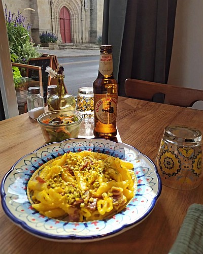 ALTROVÈ - PAUSE DÉJEUNER