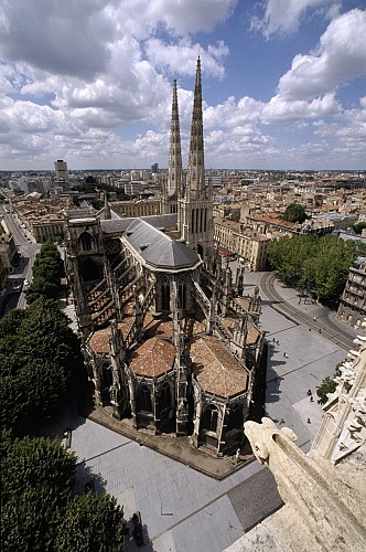 Cathédrale Saint-André (12e - 16e siècles) et Tour Pey-Berland (15e siècle)