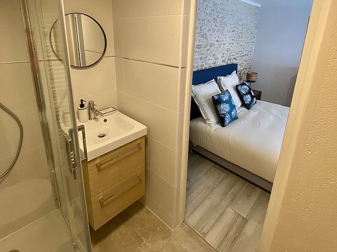 Salle-de-bain-chambre-deux-le-maroni-courseulles