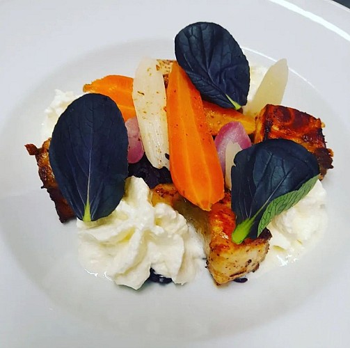 esturgeon de Neuvic, petits légumes et mousse parfumée au jambon