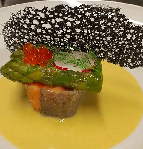 Truite du moulin de la boissonie confit à l'aneth, cremeux d'asperges
