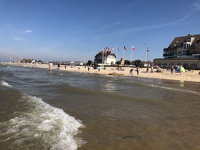 PLAGE-MAISON-DES-CANADIENS-BERNIERES-SUR-MER-CREDIT-MATHILDE-LELANDAIS