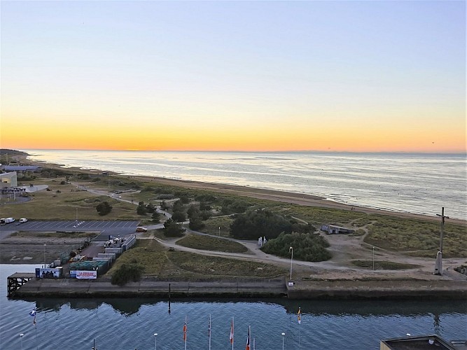 PARC-JUNO-AU-COUCHER-DU-SOLEIL-VUE-DE-LA-GRANDE-ROUE-COURSEULLES-SUR-MER-CREDIT-NATHALIE-PAPOUIN