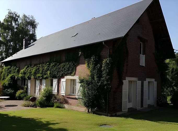 Façade Sud Le Pressoir avec sa terrasse