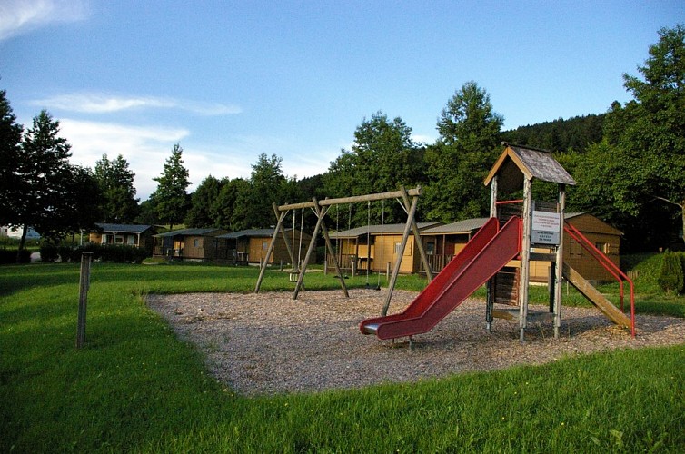 AIRE D'ACCUEIL CAMPING-CARS - CAMPING LE LARMONT_1