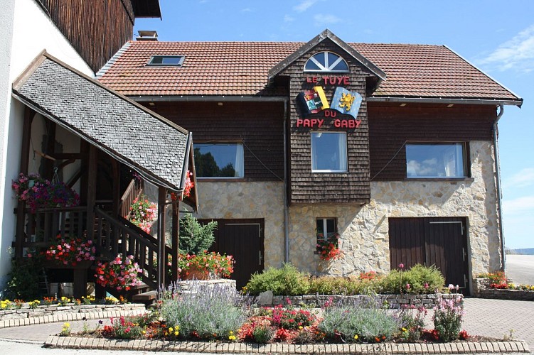 AIRE DE STATIONNEMENT CAMPING-CARS - TUYÉ DU PAPY GABY_1