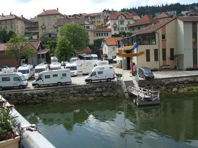 AIRE DE SERVICE ET STATIONNEMENT POUR CAMPING-CARS - VEDETTES PANORAMIQUES DU SAUT DU DOUBS_1
