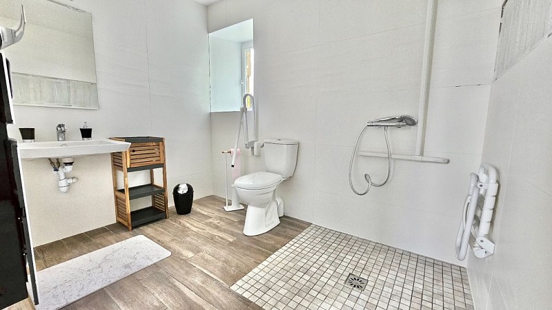 salle de bain PMR