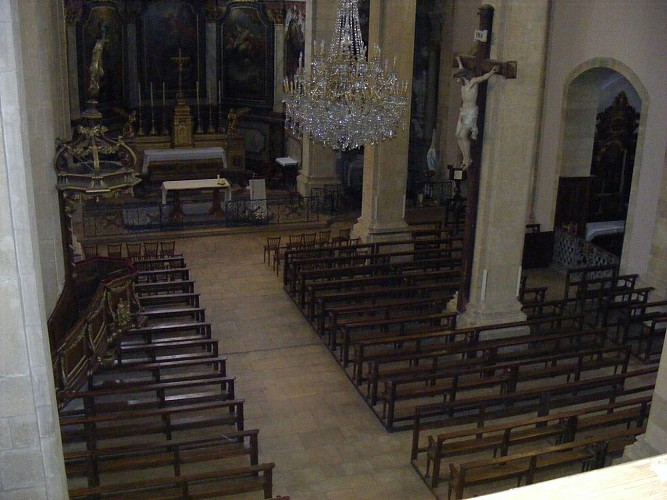 une vue de l'intérieur de l'Eglise St Martin