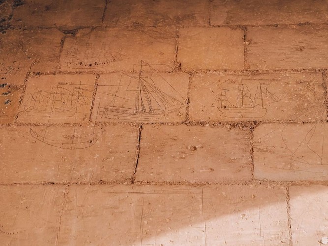 Graffitis marins - église Notre-Dame de Dives-sur-Mer - Normandie Pays d'Auge