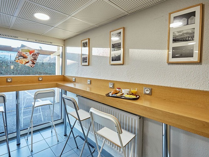 B-B-Caen-Sud-salle-petit-dejeuner-6-2