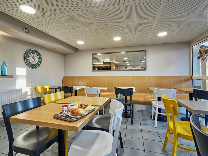 B-B-Caen-Sud-salle-petit-dejeuner-3-2