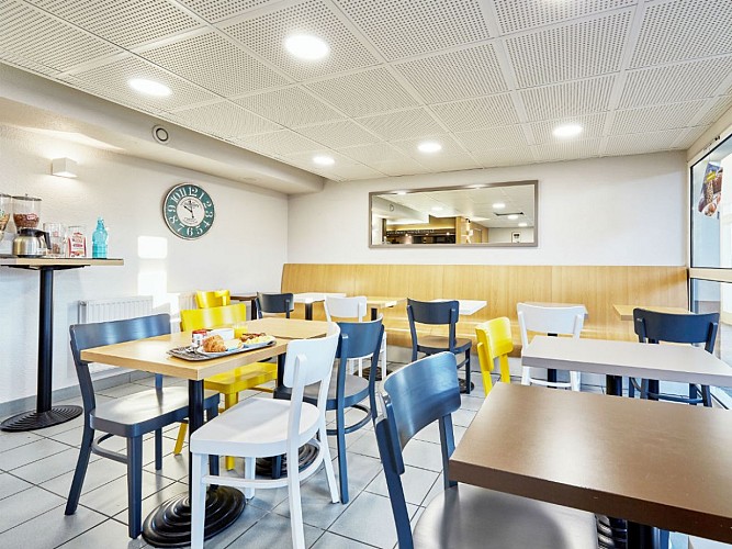 B-B-Caen-Sud-salle-petit-dejeuner-2-2