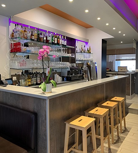 hotel-le-cosy-riva-bella-bar