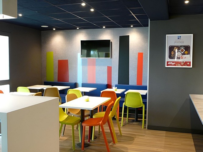 Hotel - Ibis Budget - Lisieux - salle de petit déjeuner