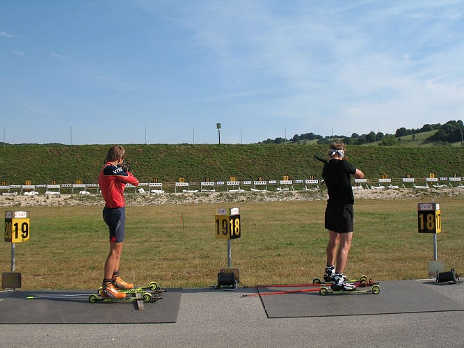 Rollerskiing and rollerblading on the biathlon tracks in Les Plans d'Hotonnes